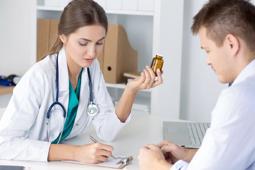 The doctor prescribes pills for prostatitis